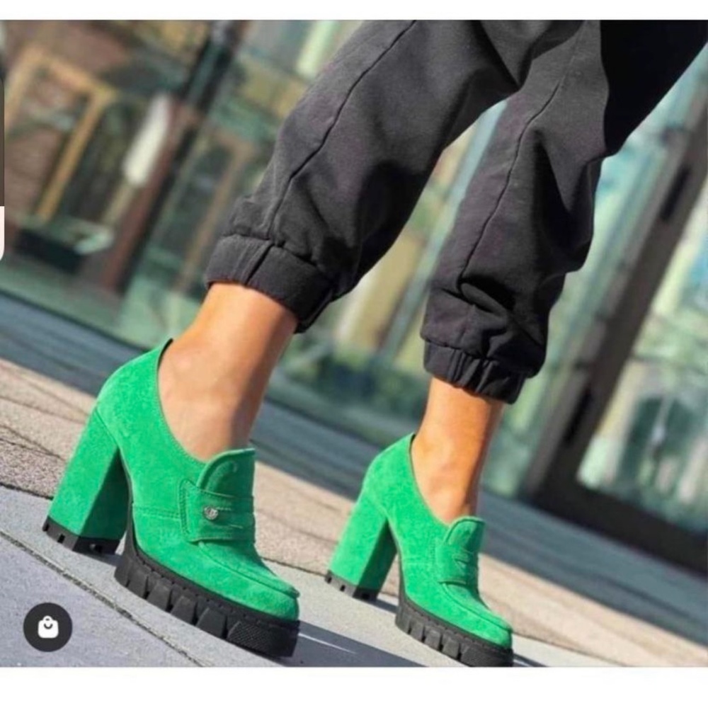 Shoes size 8